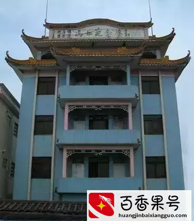 中国第一架飞机是谁制造的？