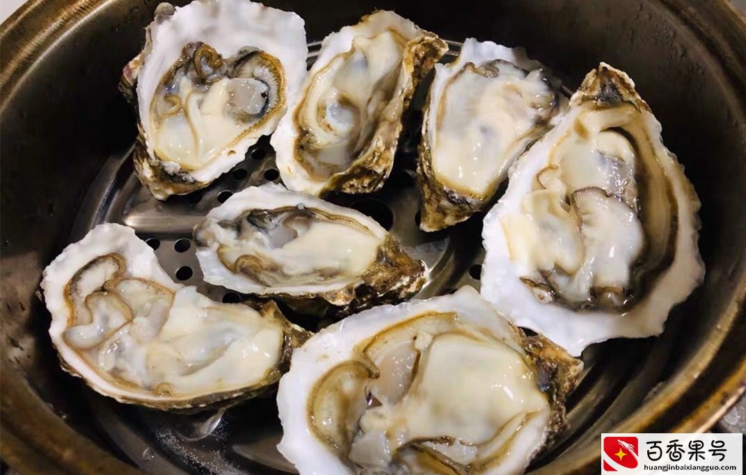 煮生蚝时，直接下锅煮是错误的，海边人如此做，煮出的生蚝鲜又嫩