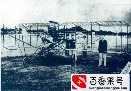 中国第一架飞机是谁制造的？