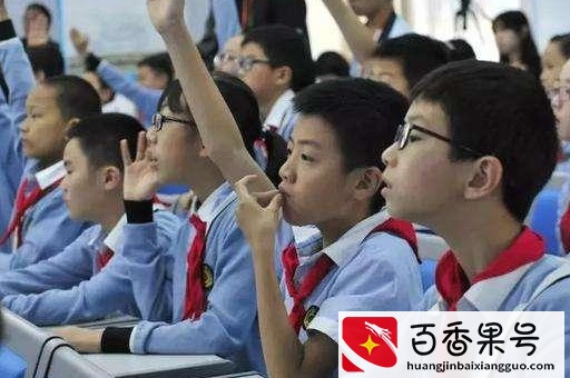 迪丽热巴近视1000度，家长们要注意，高度近视不可能治愈