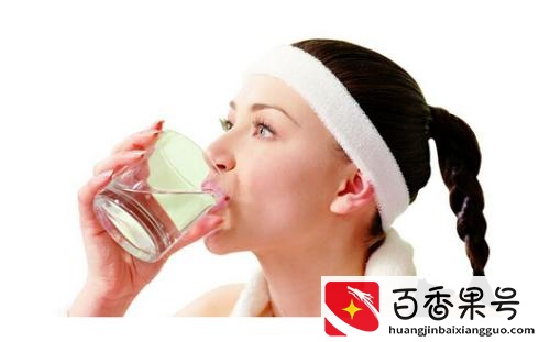 每天喝多少水才是对的？大量饮水会让你永生难忘