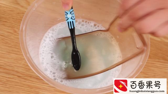 为什么手机壳会发黄