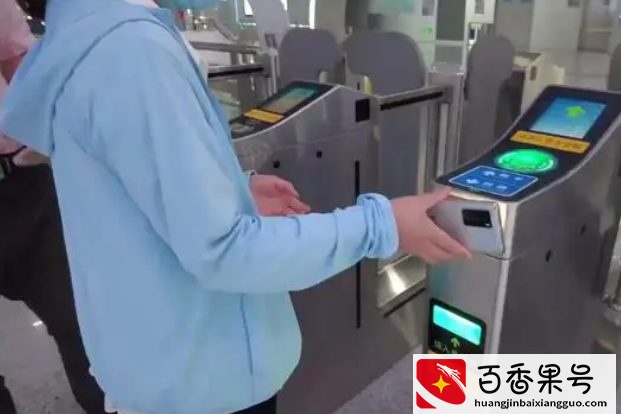 去大城市见孩子不会坐地铁怕尴尬？一分钟帮你成为“地铁常客”