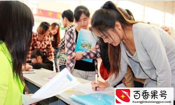 中铁工作出现“离职热潮”，大学生们辛苦入职，为啥要选择放弃