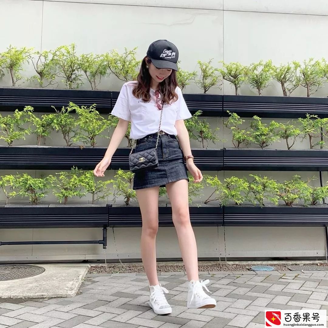 背包包的方式你会几种？这样背不仅提升时髦度，还让肩膀轻松减负