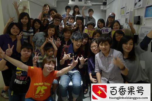发现一个规律：追星丑女比例超高，追得越痴的越丑！