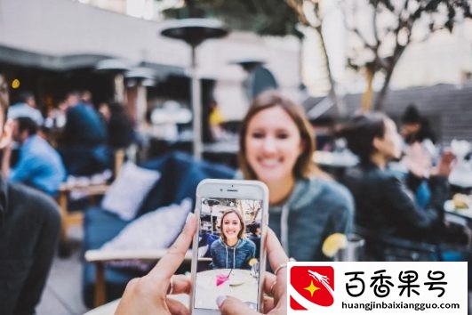 相机VS镜子里的你，哪个最真实？不靠P图的“上镜脸”才最像你