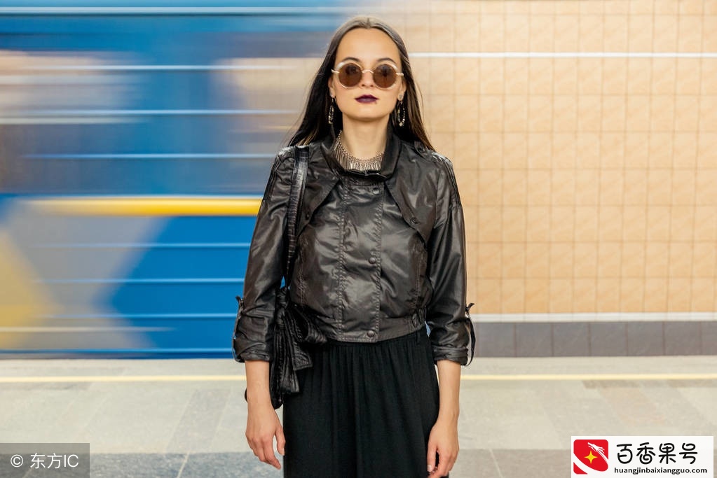女人喜欢穿全黑衣服的心理原因