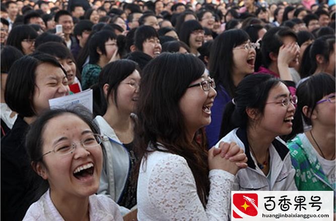 发现一个规律：追星丑女比例超高，追得越痴的越丑！