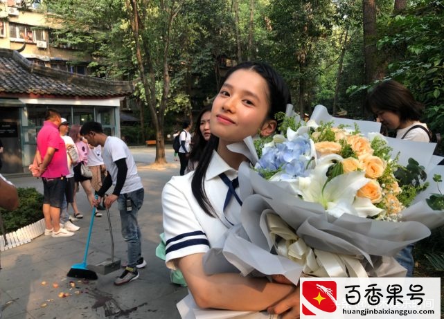 彭昱畅发文官宣恋爱，但女朋友却不是张婧仪