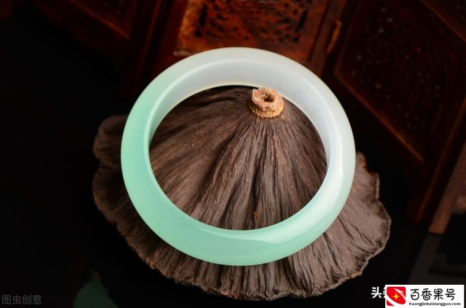 翡翠手镯怎么保养好呢？这样保养更有效