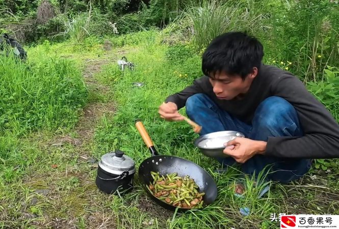 床哥，带床去旅行，他大概是火了
