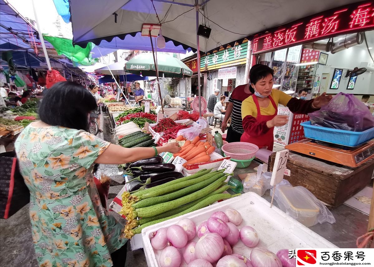 摆摊卖菜月入三四万？90后卖菜的阿姨，揭秘到底能赚多少？
