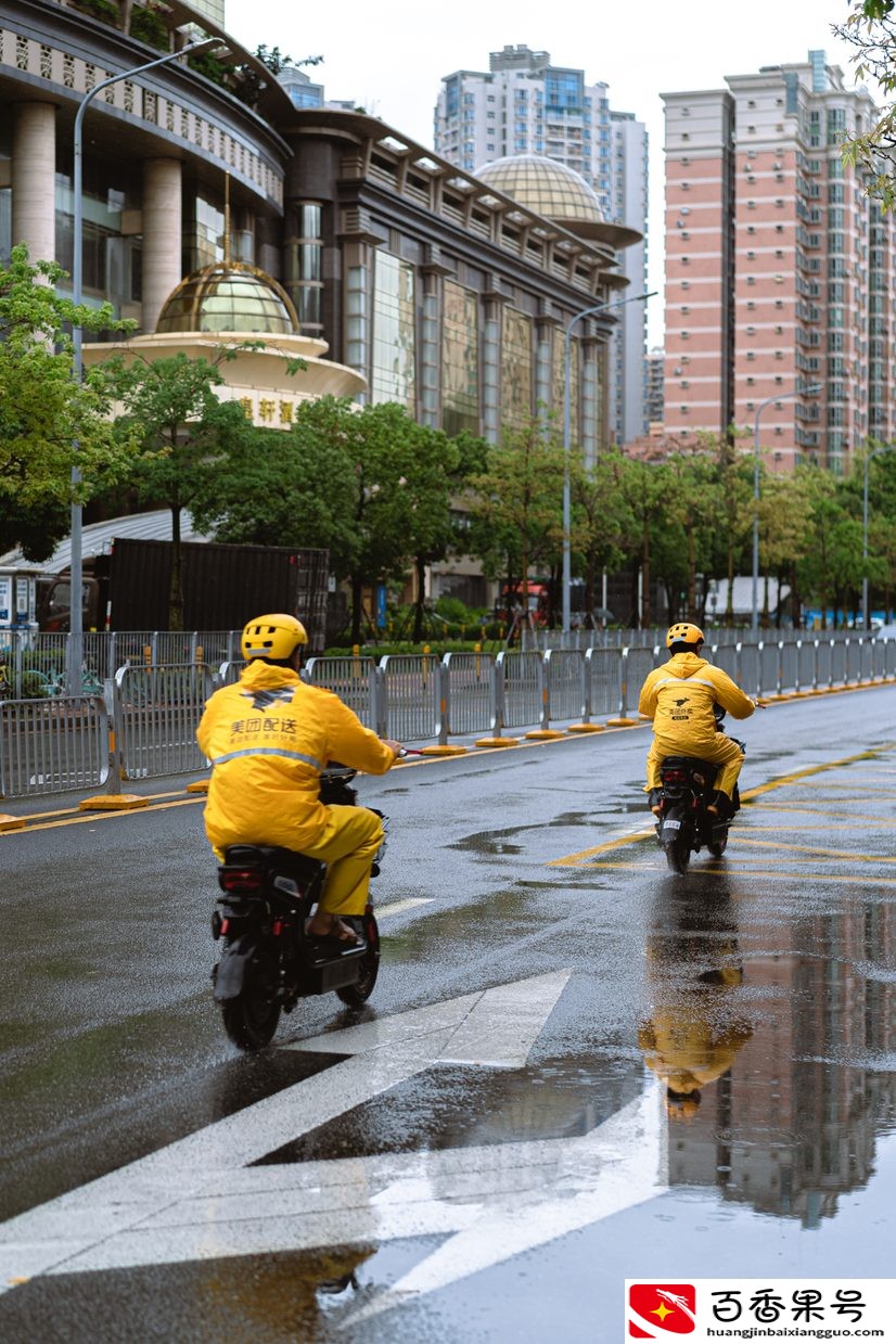 暴雨下的深圳外卖员：不求爆单日赚1000，只求体谅不给差评