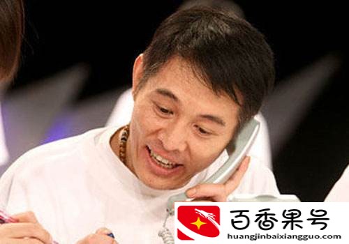 为何一直坚持做慈善公益的李连杰改回国籍会遭人反对？