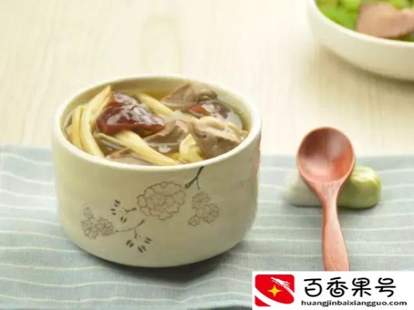 产后新妈妈催乳忙，4类食材必不可少！