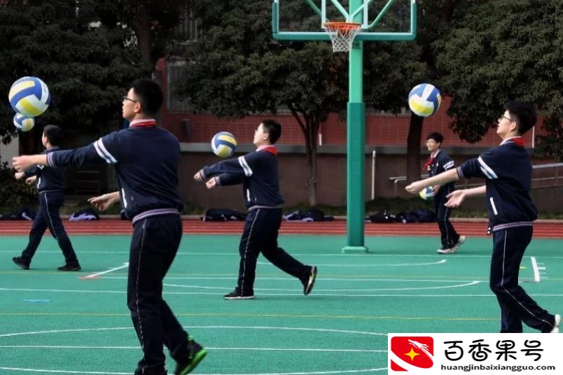 老师拖堂真的该治治了,有人提议通报批评,别因一个老师毁了一学校