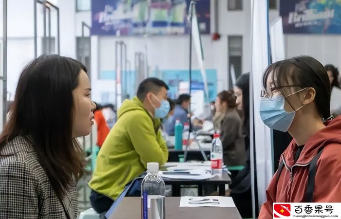 铁路集团公开招聘正式工，月收入8000左右，4类毕业生更容易上岸