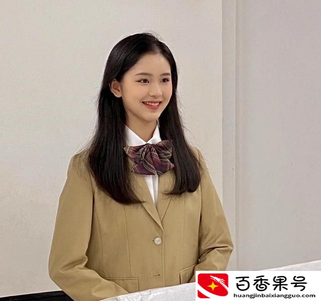 学会这几个上镜小技巧，注意穿衣发型、妆容表情，拍出完美证件照