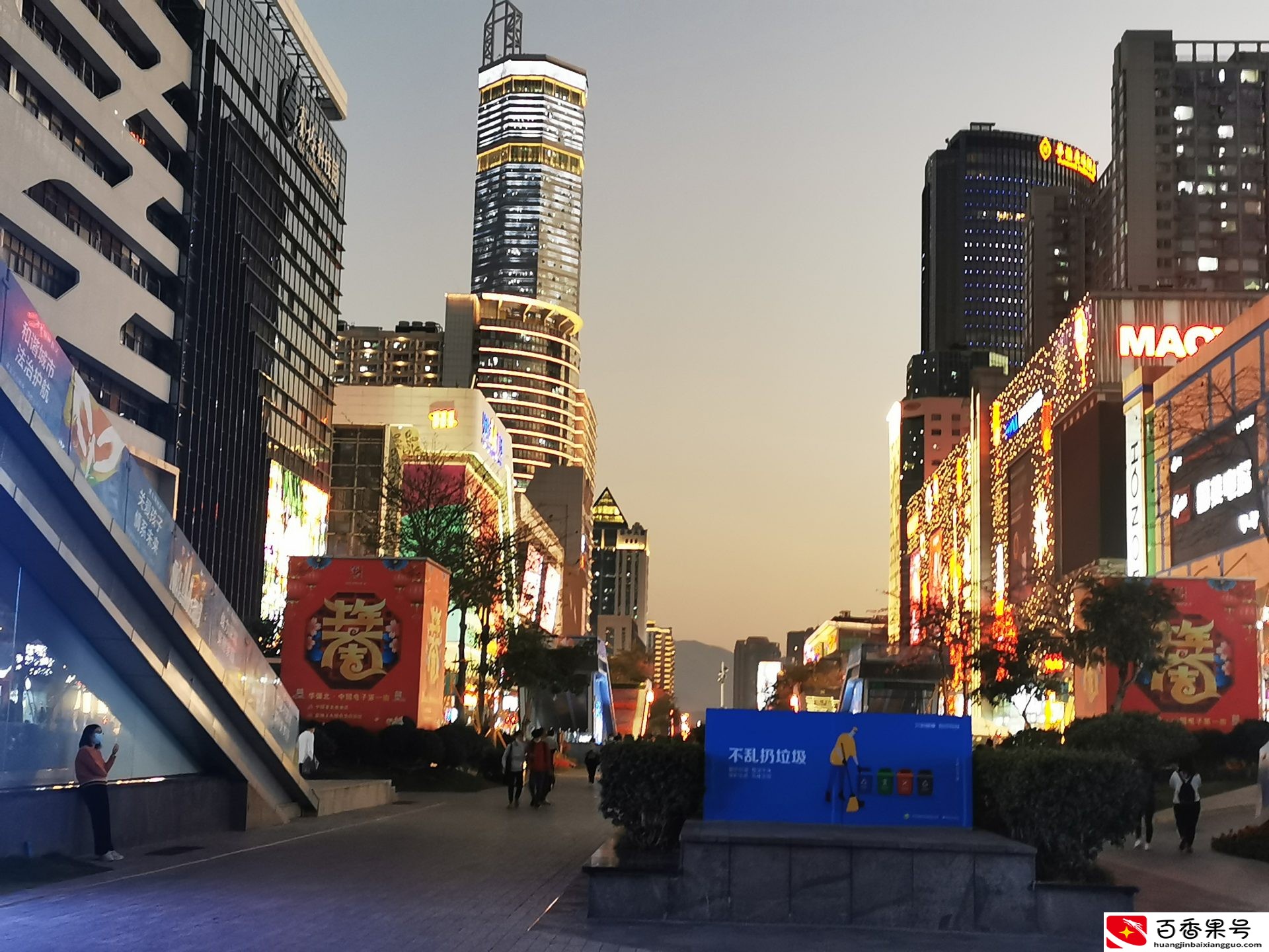 回不去的华强北，实拍中国电子第一街深圳华强北商业街，夜色很美