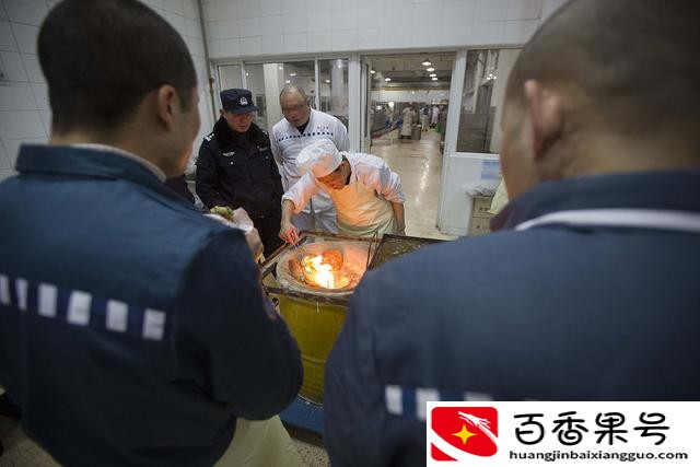 服刑人员不缴纳罚金，会有什么后果？影响出狱吗？