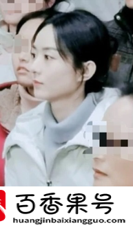 赵丽颖的脸怎么了？面部僵硬看着超奇怪，双颊凹陷像老了5岁