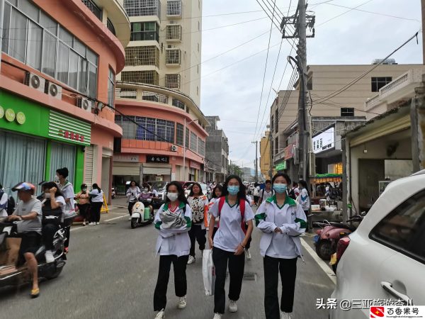 学校门口开什么店赚钱