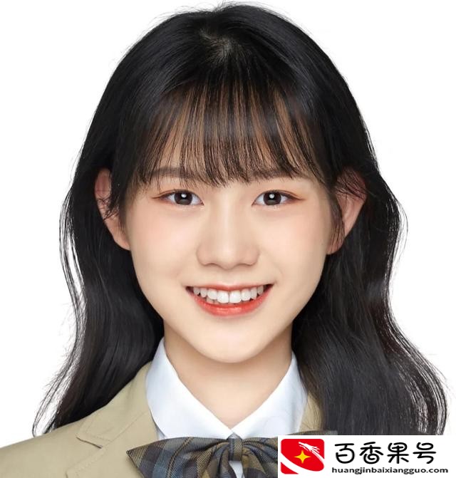 学会这几个上镜小技巧，注意穿衣发型、妆容表情，拍出完美证件照