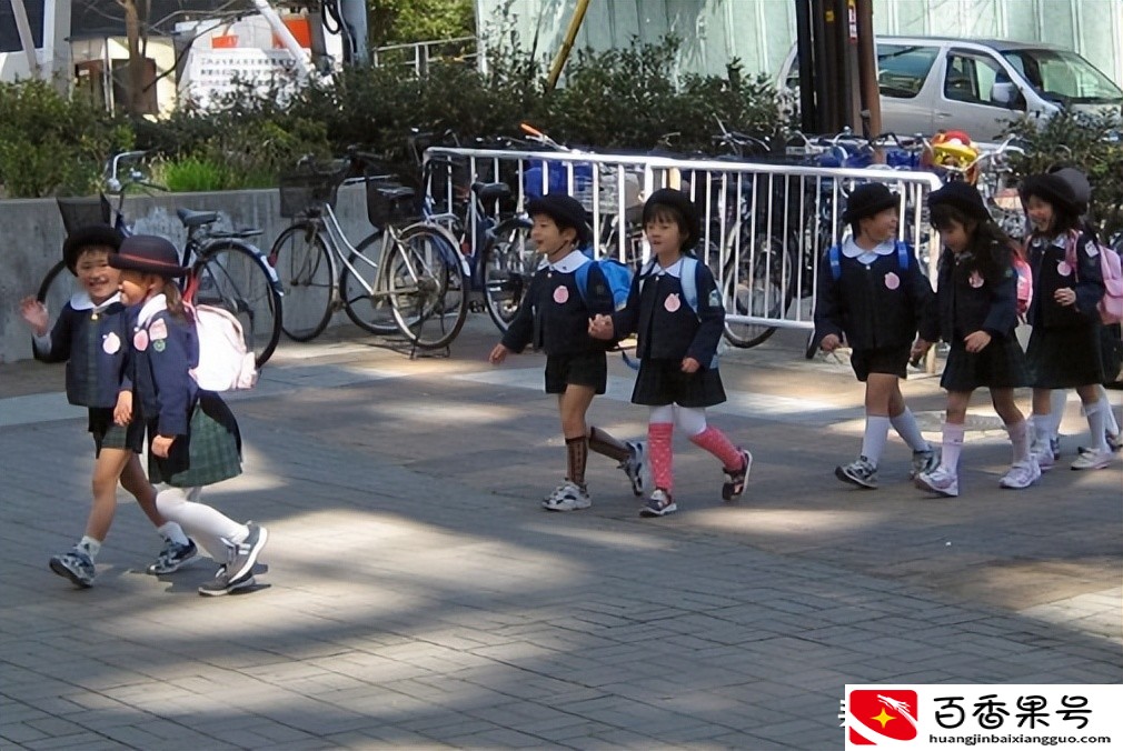 学区房认房子还是户口？还没交房孩子急着上学怎么办？