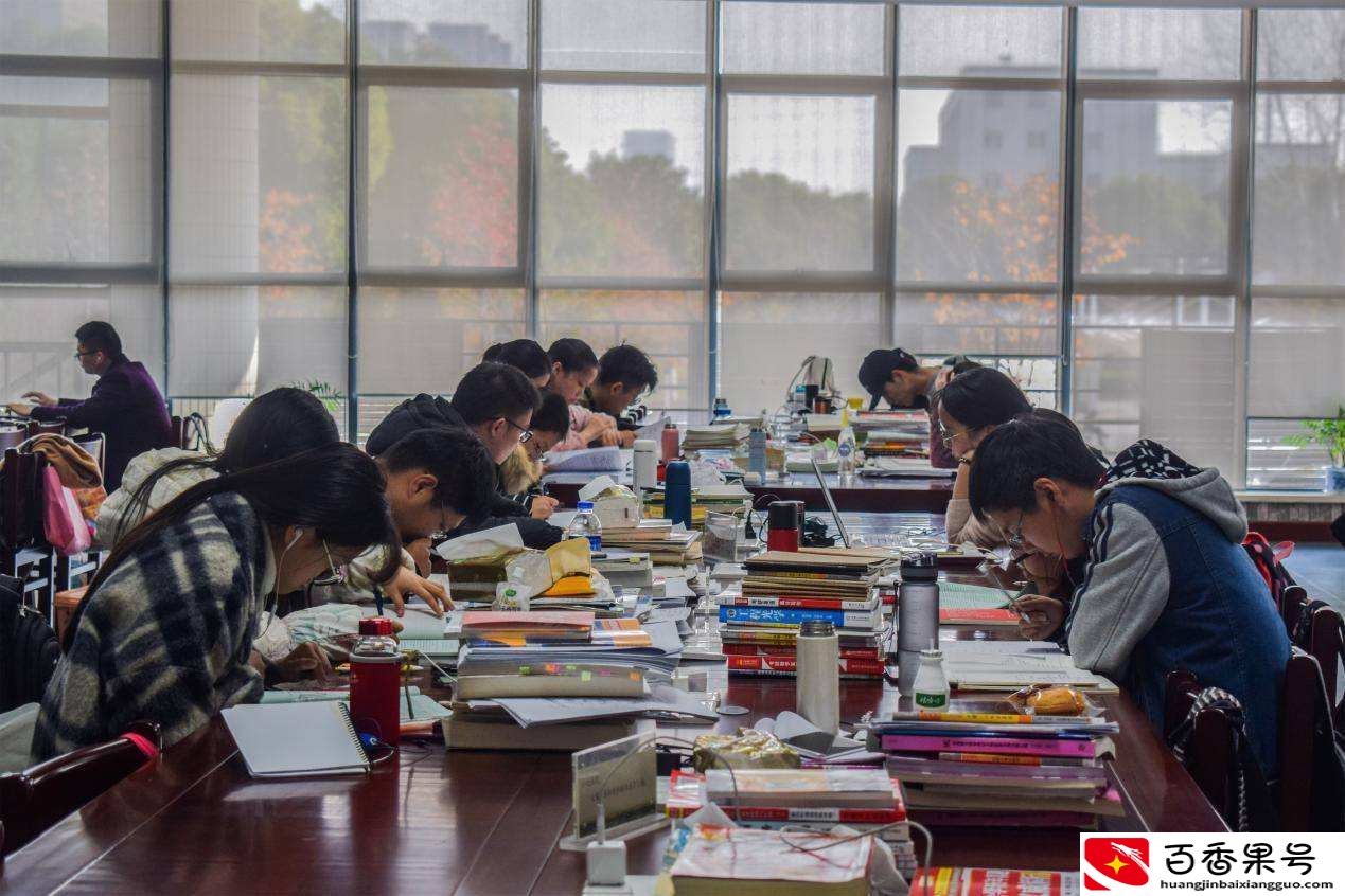 211大学本科生与双非高校的研究生，谁在就业上占优势