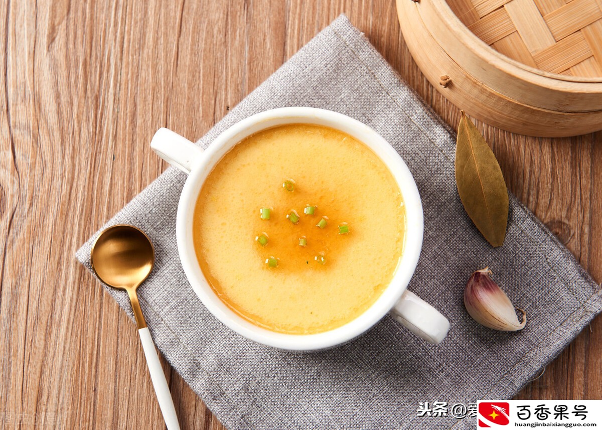 鸡蛋糕开锅后蒸多久才好？告诉你奶爸的小妙招，蒸出来软嫩无气泡