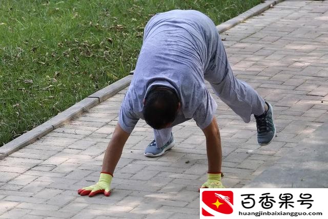 我坚持爬行锻炼二个月了