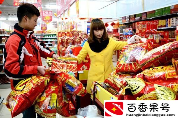 过年可以借钱出去吗