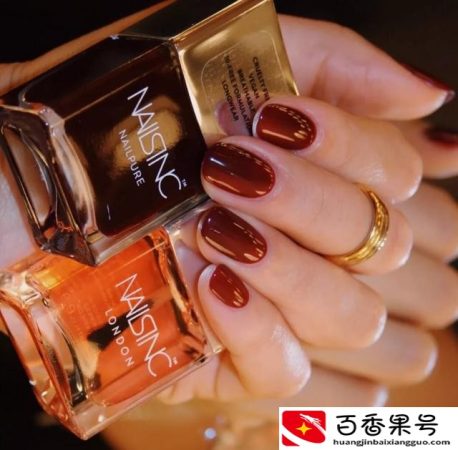 美甲什么颜色显手白