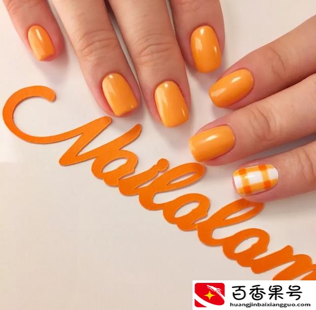 美甲什么颜色显手白