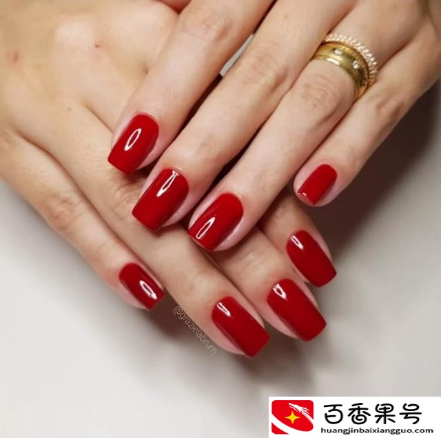美甲什么颜色显手白