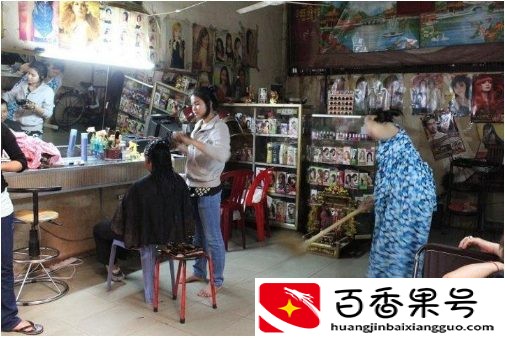 52岁阿姨哭诉：学习空中瑜伽2个月，被骗8万，再也不学了，真怕了