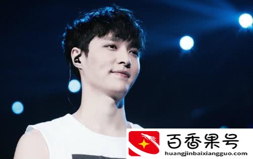 张艺兴为什么不退出EXO？乌克兰的照片说明一切！网友：深谋远虑