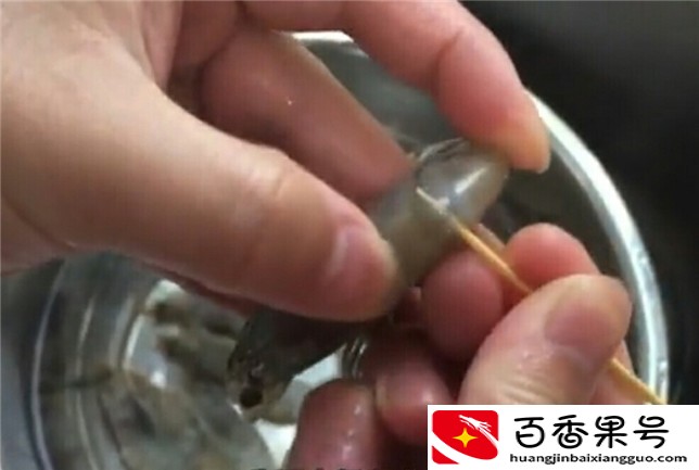 你还在吃龙虾吗？龙虾全身寄生虫，如果你想吃，此方法可以解决