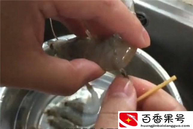 你还在吃龙虾吗？龙虾全身寄生虫，如果你想吃，此方法可以解决