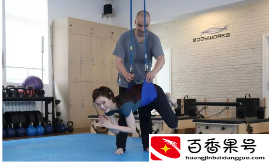 52岁阿姨哭诉：学习空中瑜伽2个月，被骗8万，再也不学了，真怕了