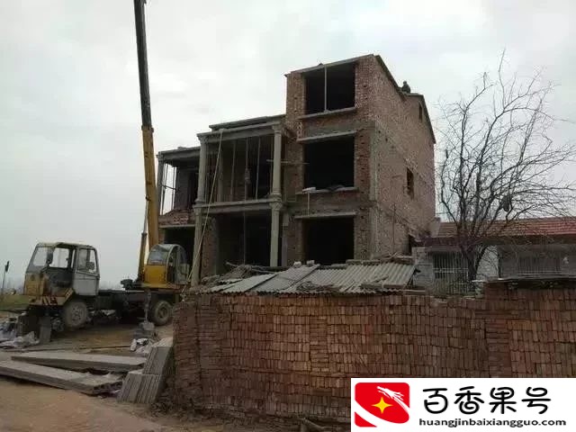 实拍丨小伙20万买地皮，花18万建村里最美别墅，城里2套房都不换