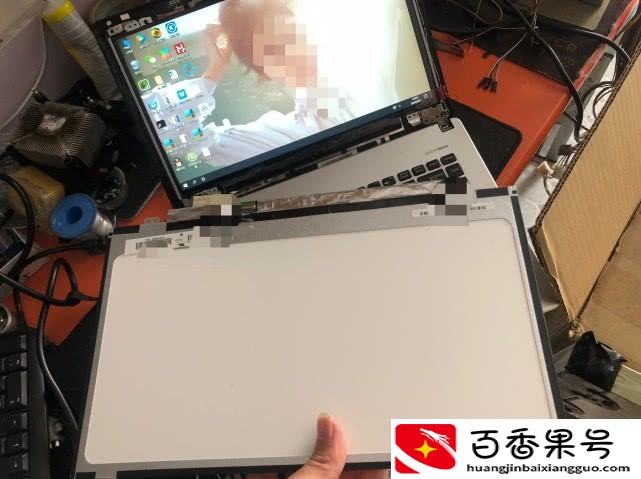 客户电脑开机黑屏，老板不会拆机还说主板坏了，修好500，谁信？