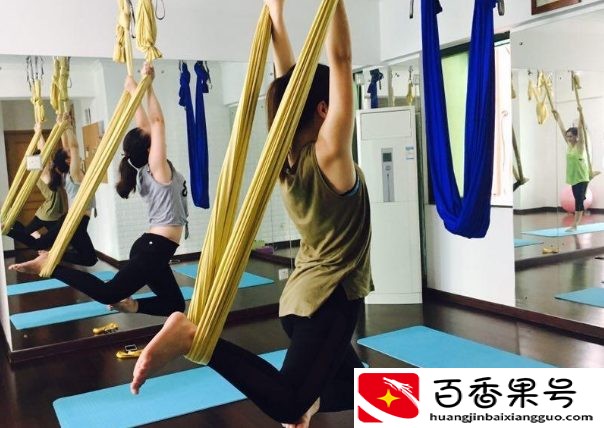 52岁阿姨哭诉：学习空中瑜伽2个月，被骗8万，再也不学了，真怕了