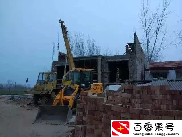 实拍丨小伙20万买地皮，花18万建村里最美别墅，城里2套房都不换