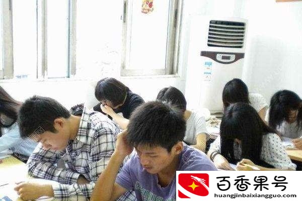 初中学校旁边开什么店最赚钱