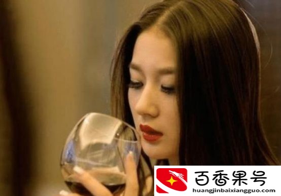 揭穿陪酒小姐“千杯不倒”的秘密，原来是这个，网友：真会玩