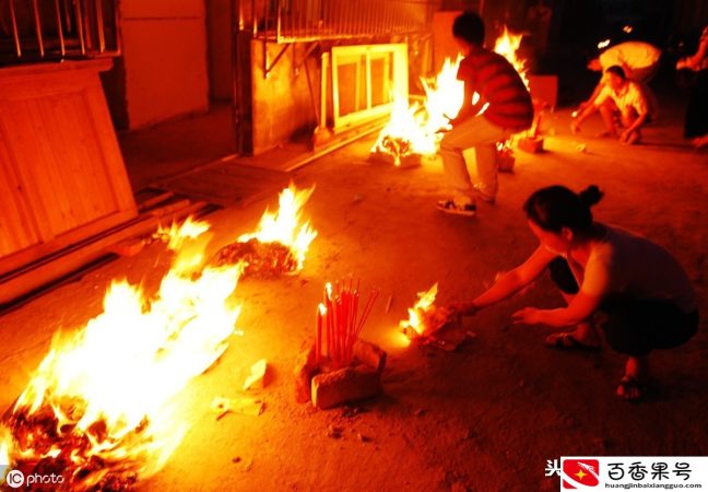 鬼节给先人烧纸钱能改善后人的运势，原因是？
