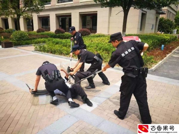 我40岁做过保安，试睡两次凶宅赚了2w，第二次带了三只公鸡