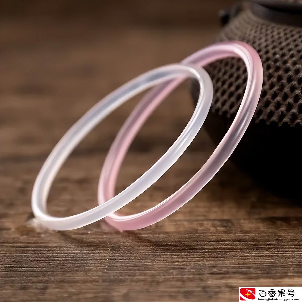 这种玉镯可别戴了 有毒还伤害身体